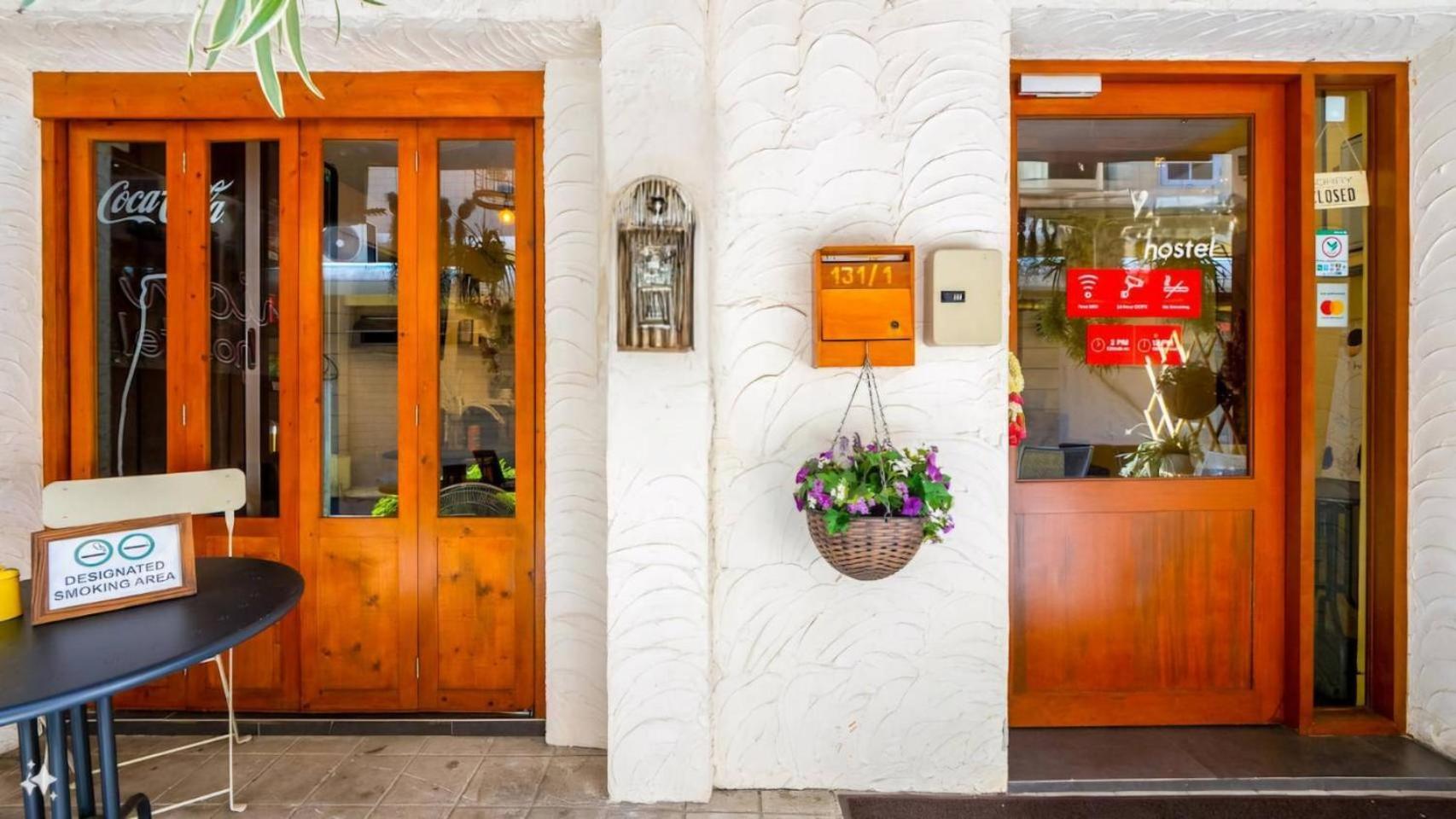 100 Years Building Bangkok Old Town By Seen Hostel Exterior photo