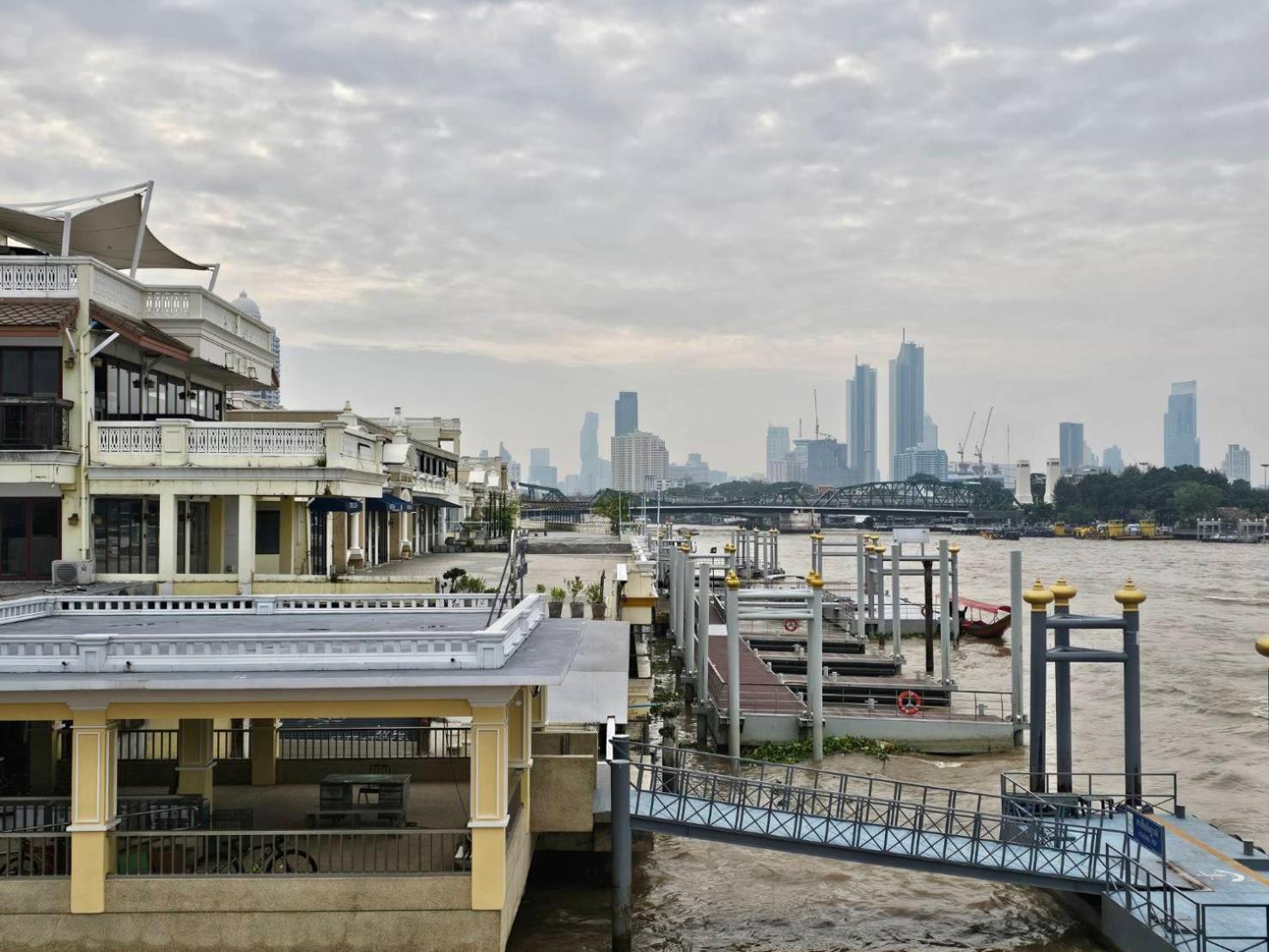 100 Years Building Bangkok Old Town By Seen Hostel Exterior photo